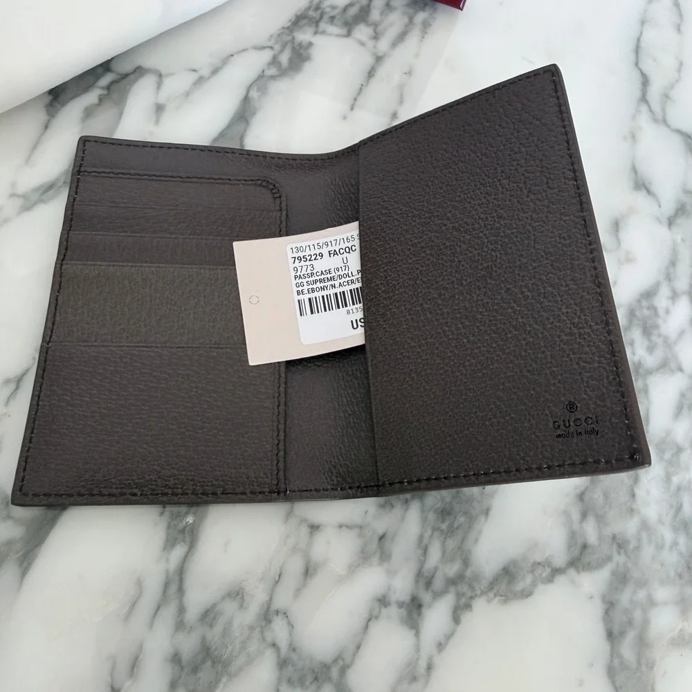 Gucci GG Supreme Canvas Bifold Passport Case Wallet Brown 795229